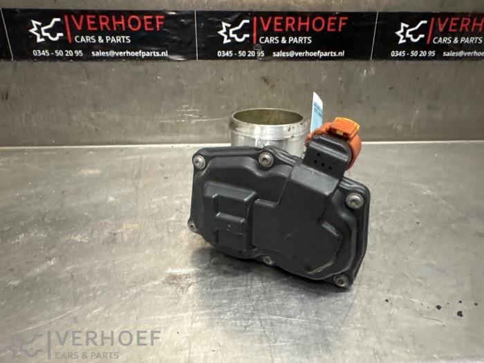 Gebruikte Gasklephuis Ford C-Max (DXA) 1.0 Ti-VCT EcoBoost 12V 125 Prijs € 25,00 Margeregeling aangeboden door Verhoef Cars & Parts