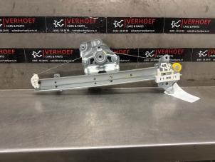 Gebruikte Raammechaniek 4Deurs links-voor Nissan Juke (F16) 1.6 Hybrid 16V Prijs € 100,00 Margeregeling aangeboden door Verhoef Cars & Parts