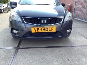 Gebruikte Voorbumper Kia Cee'd Sporty Wagon (EDF) 1.4 CVVT 16V Prijs op aanvraag aangeboden door Verhoef Cars & Parts