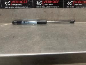 Gebruikte Amortisseur links-achter Hyundai Ioniq 1.6 GDI 16V PHEV Prijs € 20,00 Margeregeling aangeboden door Verhoef Cars & Parts