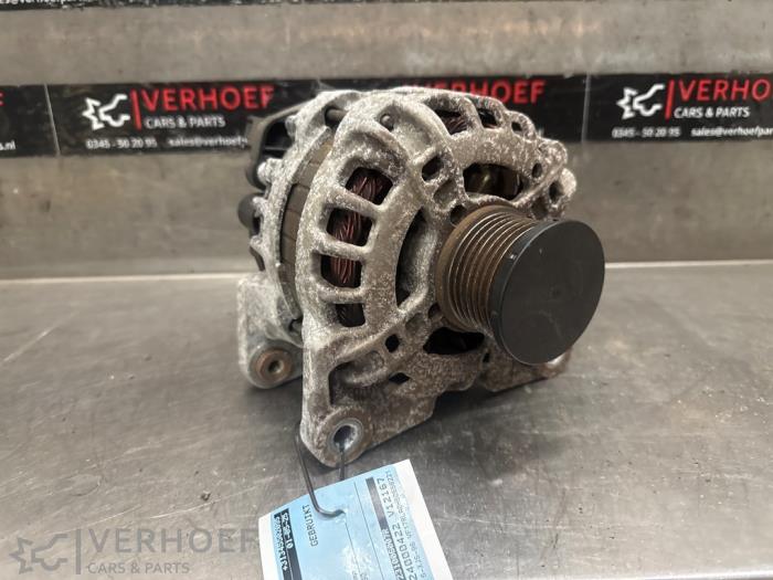Gebruikte Dynamo Renault Clio IV Estate/Grandtour (7R) 0.9 Energy TCE 12V Prijs € 50,00 Margeregeling aangeboden door Verhoef Cars & Parts
