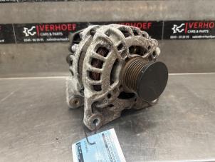 Gebruikte Dynamo Renault Clio IV Estate/Grandtour (7R) 0.9 Energy TCE 12V Prijs € 50,00 Margeregeling aangeboden door Verhoef Cars & Parts
