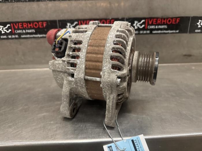 Dynamo van een Nissan Qashqai (J10) 2.0 16V 2008