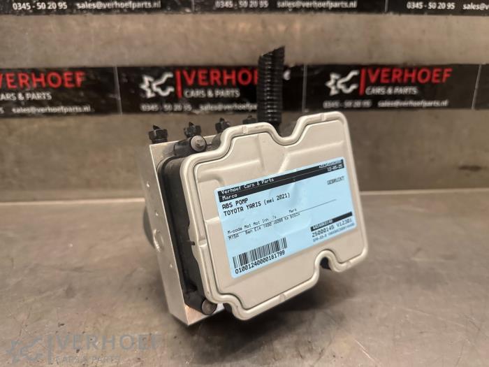 Gebruikte ABS Pomp Toyota Yaris IV (P21/PA1/PH1) 1.5 12V Hybrid 115 Prijs € 175,00 Margeregeling aangeboden door Verhoef Cars & Parts