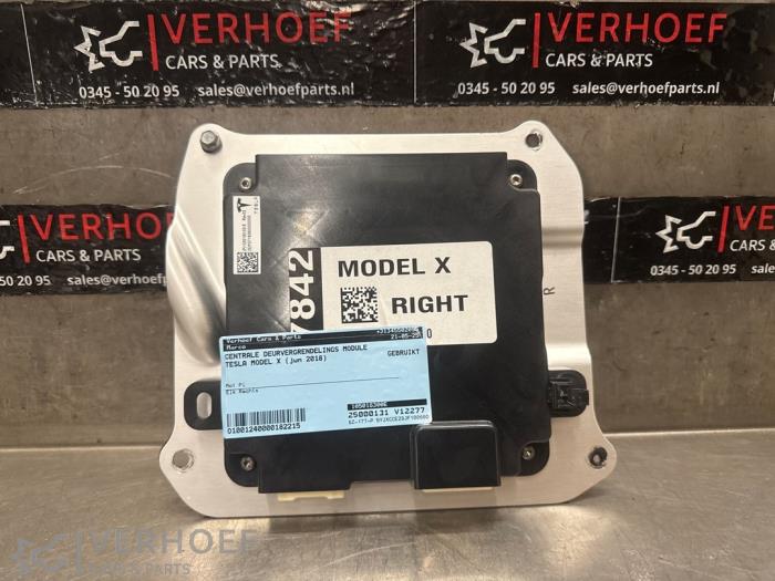 Gebruikte Deur module Tesla Model X 100X Prijs € 125,00 Margeregeling aangeboden door Verhoef Cars & Parts
