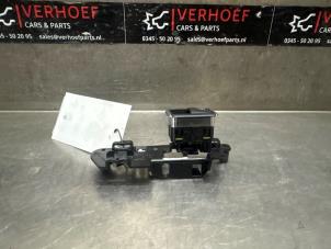 Gebruikte Elektrisch Raam Schakelaar Tesla Model X 100X Prijs € 15,00 Margeregeling aangeboden door Verhoef Cars & Parts