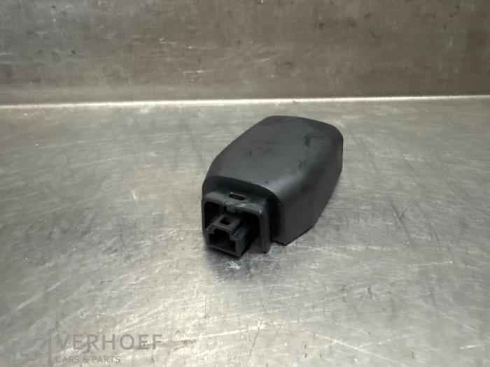 Gebruikte Sensor regen Lexus IS (E3) 300h 2.5 16V Prijs € 30,00 Margeregeling aangeboden door Verhoef Cars & Parts