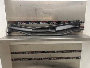 Gebruikte Paravent Lexus IS (E3) 300h 2.5 16V Prijs op aanvraag aangeboden door Verhoef Cars & Parts