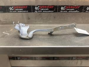 Gebruikte Motorkap Scharnier Subaru Forester (SH) 2.0 16V Prijs op aanvraag aangeboden door Verhoef Cars & Parts