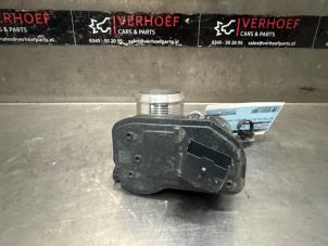 Gebruikte Gasklephuis Peugeot 208 II (UB/UH/UP) 1.2 Vti 12V PureTech 100 Prijs € 50,00 Margeregeling aangeboden door Verhoef Cars & Parts