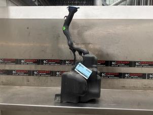 Gebruikte Ruitensproeiertank voor Mercedes B (W246) 1.6 B-180 BlueEFFICIENCY Turbo 16V Prijs € 50,00 Margeregeling aangeboden door Verhoef Cars & Parts