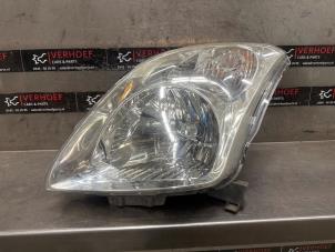 Gebruikte Koplamp links Suzuki Swift (ZA/ZC/ZD1/2/3/9) 1.6 Sport VVT 16V Prijs € 50,00 Margeregeling aangeboden door Verhoef Cars & Parts