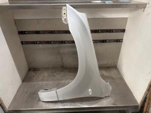 Gebruikte Scherm links-voor Suzuki Grand Vitara II (JT) 2.0 16V Prijs € 125,00 Margeregeling aangeboden door Verhoef Cars & Parts