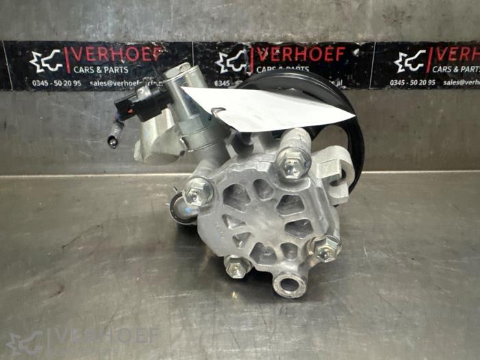 Stuurpomp van een Toyota Hilux V/VI 2.4 D4D-F 16V 4x4 2024