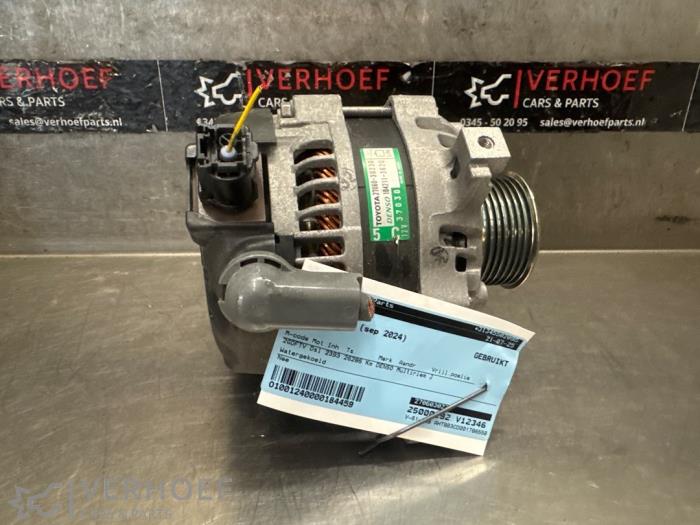 Gebruikte Dynamo Toyota Hilux V/VI 2.4 D4D-F 16V 4x4 Prijs € 211,75 Inclusief btw aangeboden door Verhoef Cars & Parts