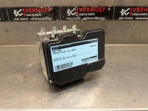 Gebruikte ABS Pomp Toyota Hilux V/VI 2.4 D4D-F 16V 4x4 Prijs op aanvraag aangeboden door Verhoef Cars & Parts
