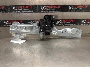 Gebruikte Ruitmechaniek 4Deurs links-voor Nissan Qashqai (J12) 1.5 VC-T e-Power 16V Prijs € 75,00 Margeregeling aangeboden door Verhoef Cars & Parts