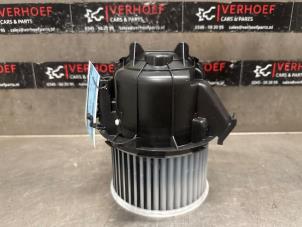 Gebruikte Kachel Ventilatiemotor Peugeot 208 II (UB/UH/UP) 1.2 Vti 12V PureTech 100 Prijs € 100,00 Margeregeling aangeboden door Verhoef Cars & Parts