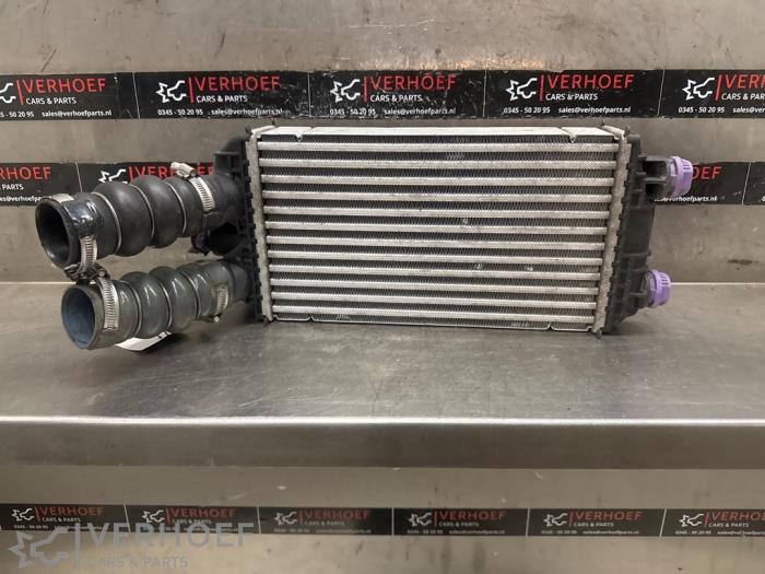 Gebruikte Intercooler Peugeot 208 II (UB/UH/UP) 1.2 Vti 12V PureTech 100 Prijs € 100,00 Margeregeling aangeboden door Verhoef Cars & Parts