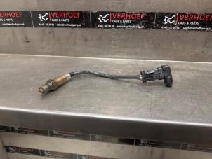 Gebruikte Lambda Sonde Peugeot 208 II (UB/UH/UP) 1.2 Vti 12V PureTech 100 Prijs € 20,00 Margeregeling aangeboden door Verhoef Cars & Parts