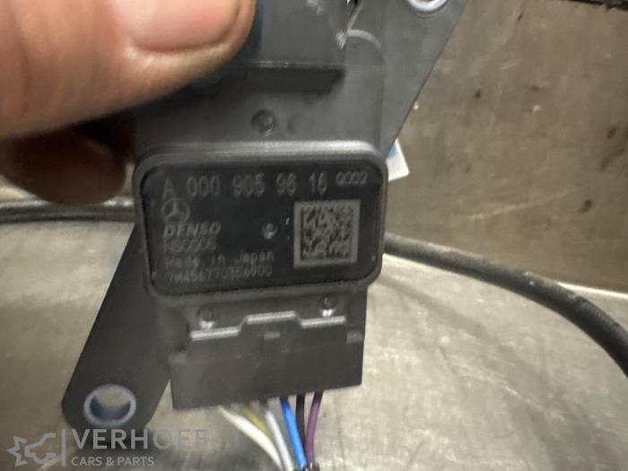 Nox sensor van een Mercedes-Benz Vito (447.6) 2.0 114 CDI 16V 2024