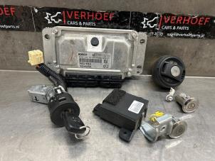 Gebruikte Cilinderslotenset (compleet) Toyota Aygo (B10) 1.0 12V VVT-i Prijs € 150,00 Margeregeling aangeboden door Verhoef Cars & Parts