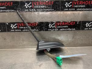Gebruikte Antenne Kia Rio IV (YB) 1.0i T-GDi 100 12V Prijs € 35,00 Margeregeling aangeboden door Verhoef Cars & Parts