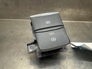 Gebruikte Handrem schakelaar Ford Focus 4 Wagon 1.5 EcoBoost 12V 150 Prijs € 20,00 Margeregeling aangeboden door Verhoef Cars & Parts