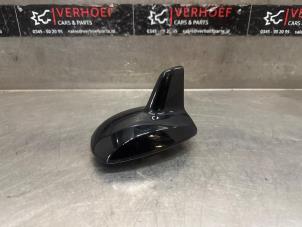 Gebruikte Antenne Mercedes CLA (117.3) 1.6 CLA-180 16V Prijs € 30,00 Margeregeling aangeboden door Verhoef Cars & Parts