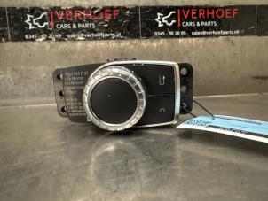 Gebruikte Bediening boordcomputer Mercedes CLA (117.3) 1.6 CLA-180 16V Prijs € 25,00 Margeregeling aangeboden door Verhoef Cars & Parts