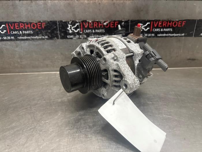 Dynamo van een Toyota Yaris III (P13) 1.0 12V VVT-i 2015