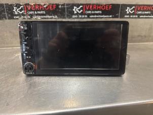 Gebruikte Display Multi Media regelunit Mitsubishi Space Star (A0) 1.2 12V Prijs € 250,00 Margeregeling aangeboden door Verhoef Cars & Parts