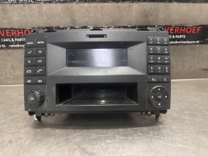 Gebruikte Display Multi Media regelunit Mercedes Sprinter 3t (906.61) 211 CDI 16V Prijs € 272,25 Inclusief btw aangeboden door Verhoef Cars & Parts