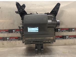 Gebruikte Luchtfilterhuis Ford Transit 2.0 TDCi 16V Eco Blue 130 Prijs € 121,00 Inclusief btw aangeboden door Verhoef Cars & Parts