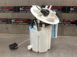 Gebruikte Benzinepomp Mercedes C Estate (S205) C-180 1.5 EQ Boost Prijs € 150,00 Margeregeling aangeboden door Verhoef Cars & Parts