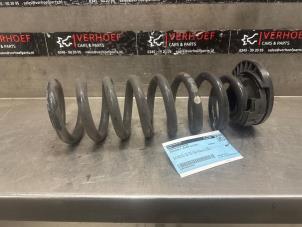 Gebruikte Schroefveer achter Mercedes C Estate (S205) C-180 1.5 EQ Boost Prijs € 20,00 Margeregeling aangeboden door Verhoef Cars & Parts