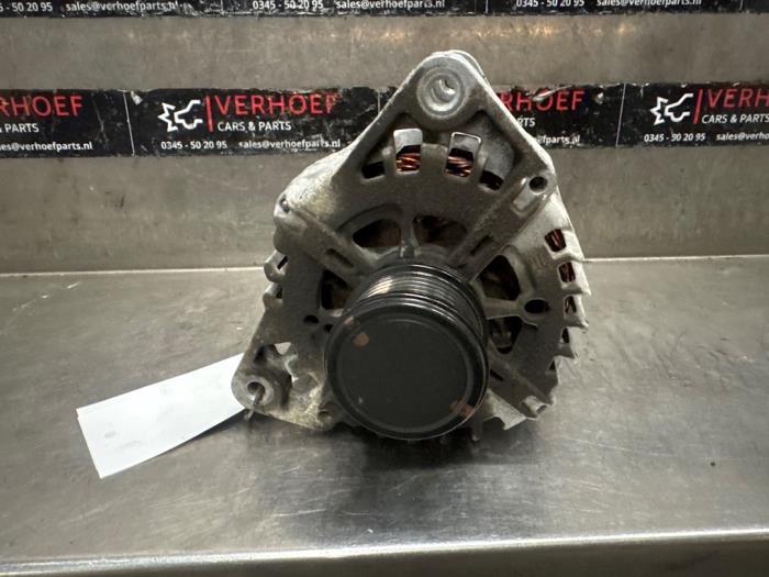 Dynamo van een Mercedes-Benz C Estate (S205) C-180 1.5 EQ Boost 2021