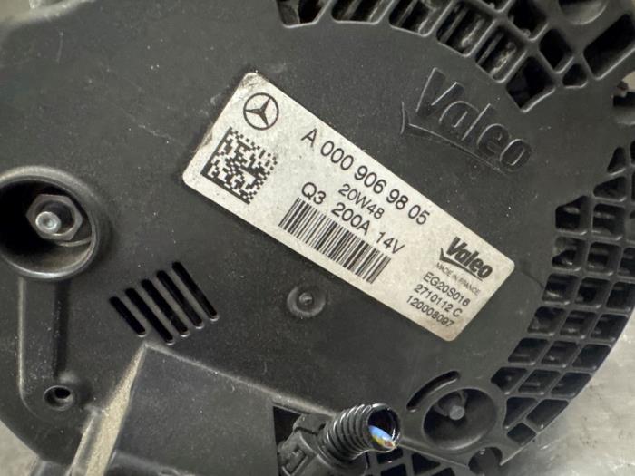 Dynamo van een Mercedes-Benz C Estate (S205) C-180 1.5 EQ Boost 2021