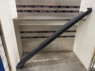 Gebruikte Zijskirt rechts Mitsubishi Outlander (GF/GG) 2.0 16V PHEV 4x4 Prijs € 125,00 Margeregeling aangeboden door Verhoef Cars & Parts