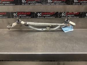 Gebruikte Ruitenwis Mechaniek Nissan Qashqai (J10) 2.0 16V Prijs € 65,00 Margeregeling aangeboden door Verhoef Cars & Parts