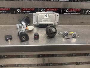 Gebruikte Cilinderslotenset (compleet) Toyota Aygo (B10) 1.0 12V VVT-i Prijs € 150,00 Margeregeling aangeboden door Verhoef Cars & Parts