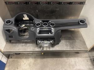 Gebruikte Dashboard Mercedes CLA (117.3) 1.6 CLA-180 16V Prijs € 350,00 Margeregeling aangeboden door Verhoef Cars & Parts