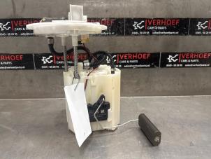 Gebruikte Benzinepomp Mercedes CLA (117.3) 1.6 CLA-180 16V Prijs € 95,00 Margeregeling aangeboden door Verhoef Cars & Parts