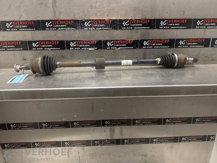 Gebruikte Aandrijfas rechts-voor Volkswagen Polo VI (AW1) 1.0 MPI 12V Prijs € 275,00 Margeregeling aangeboden door Verhoef Cars & Parts