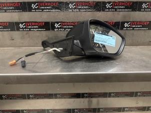 Gebruikte Buitenspiegel rechts Peugeot 208 I (CA/CC/CK/CL) 1.2 Vti 12V PureTech 82 Prijs € 125,00 Margeregeling aangeboden door Verhoef Cars & Parts