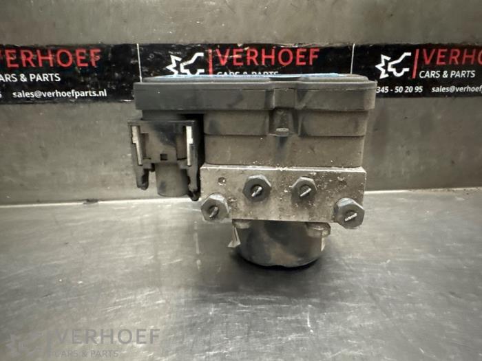 Gebruikte ABS Pomp Ford Fiesta 6 (JA8) 1.4 16V Prijs € 50,00 Margeregeling aangeboden door Verhoef Cars & Parts