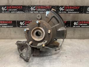 Gebruikte Asschenkel links-voor Kia Venga 1.4 CVVT 16V Prijs € 50,00 Margeregeling aangeboden door Verhoef Cars & Parts