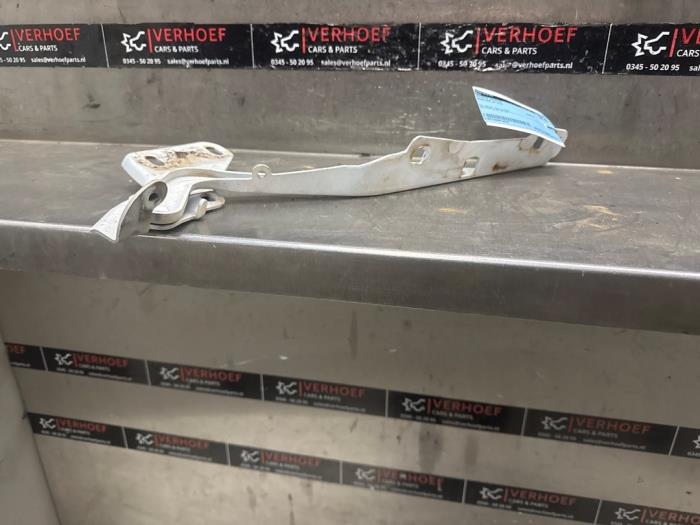 Motorkap Scharnier van een RAM 1500 Crew Cab (DS) 5.7 Hemi V8 2014