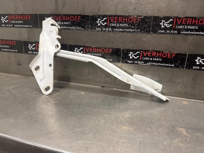 Motorkap Scharnier van een RAM 1500 Crew Cab (DS) 5.7 Hemi V8 2014