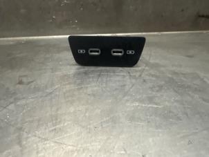 Gebruikte Telefoon (diversen) Volkswagen Golf VIII (CD1) 1.4 GTE 16V Prijs op aanvraag aangeboden door Verhoef Cars & Parts